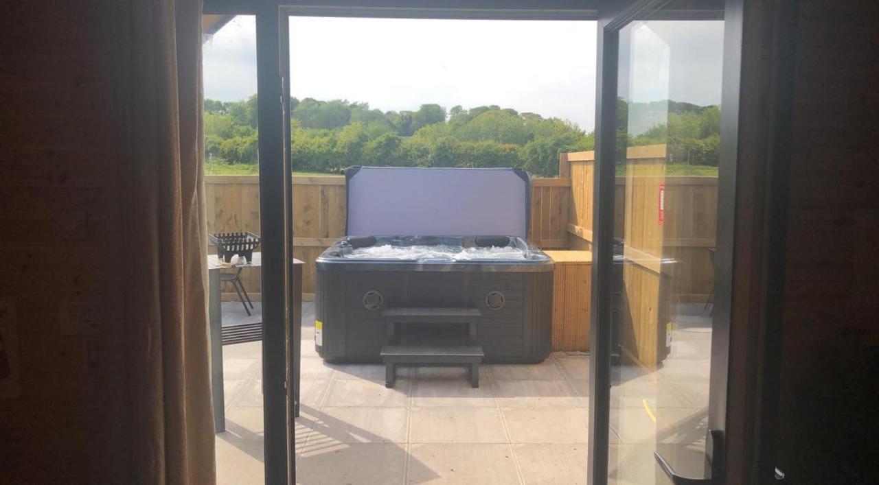 Hotel Superior Glamping Pod With Hot Tub Frodsham Esterno foto